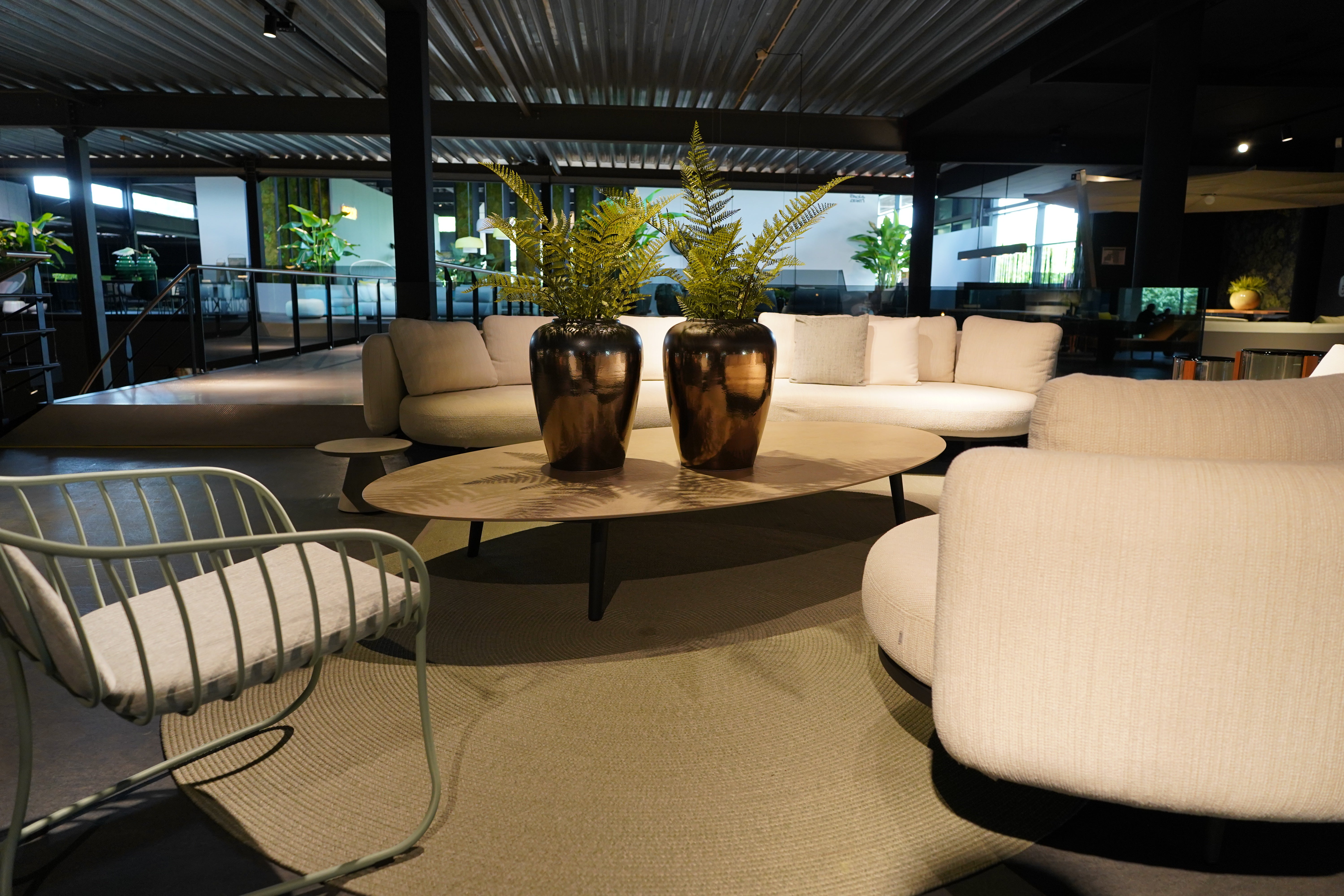 Royal Botania - Styletto Elipse low lounge table