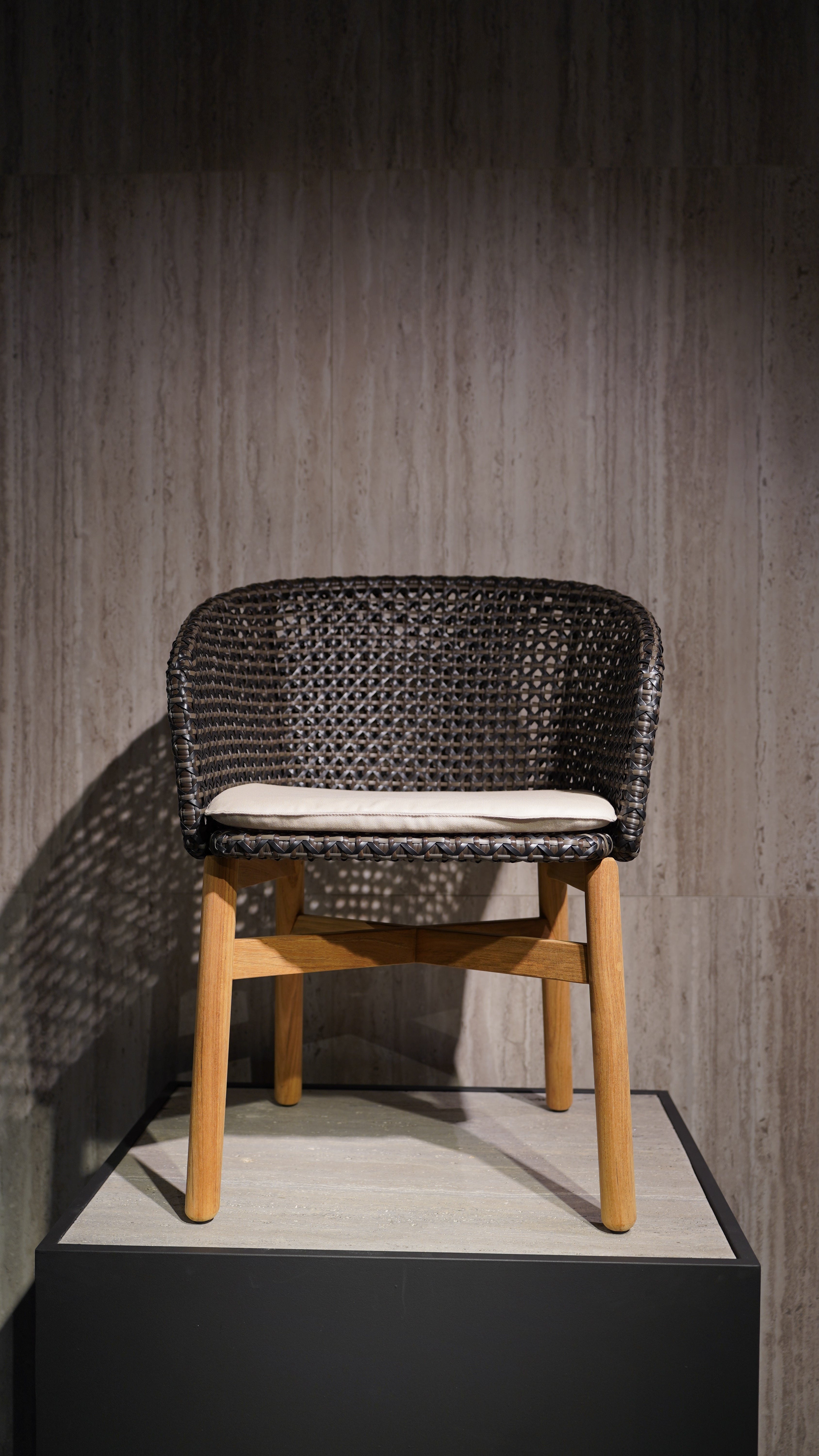 Dedon - Mbrace Dining armchair