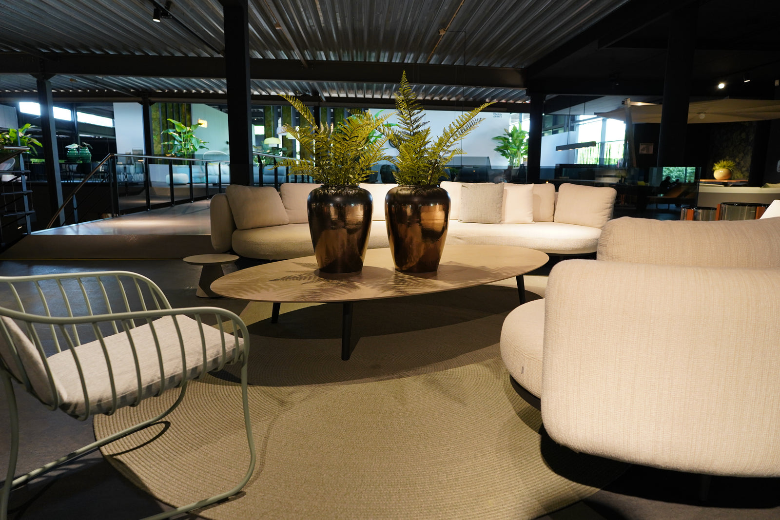 Royal Botania	- Styletto Elipse low lounge table