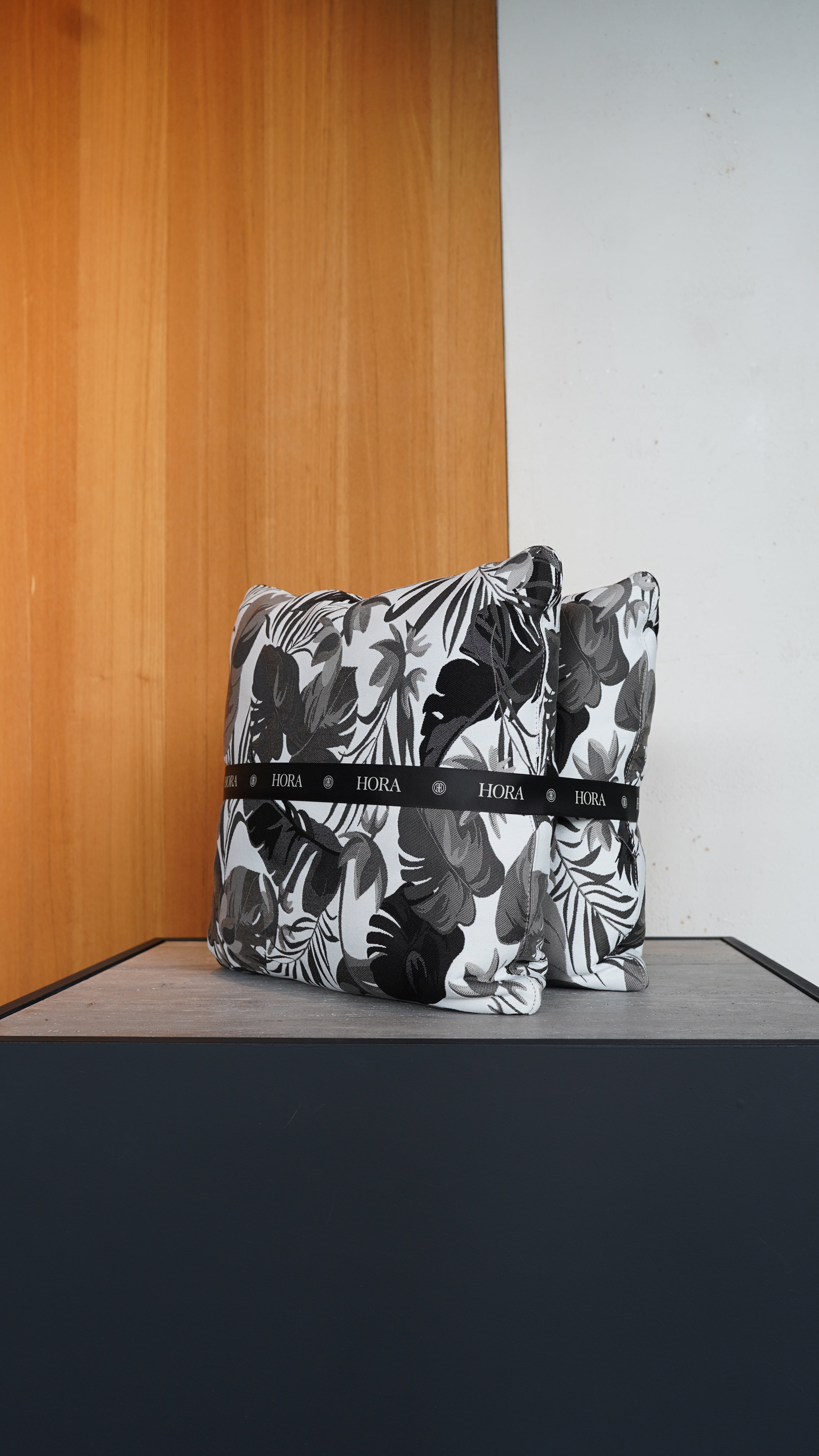 Minotti - Deco cushion 50x50cm Leaf (Set van 2 stuks)