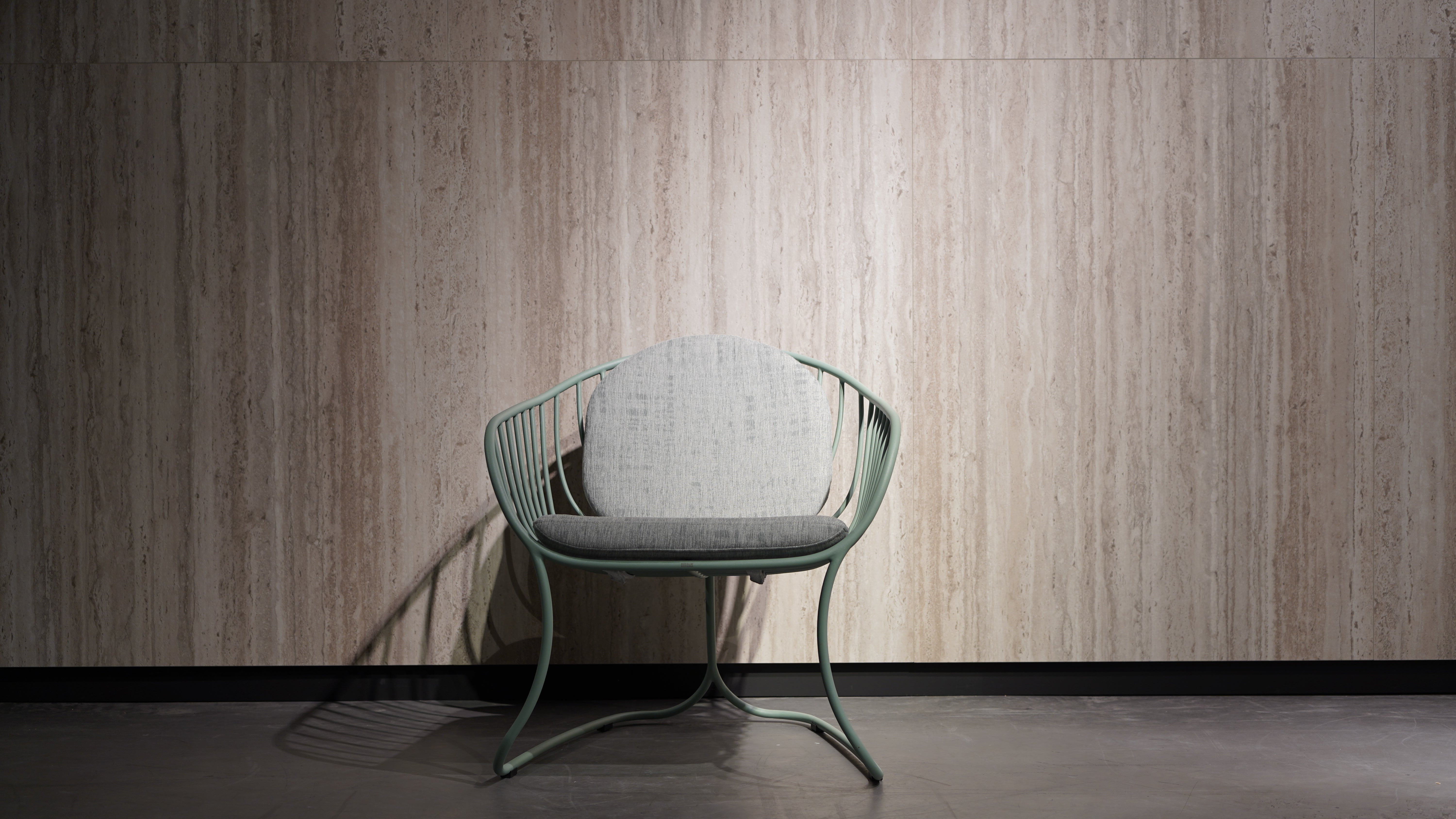 Royal Botania - 	Folia Low chair