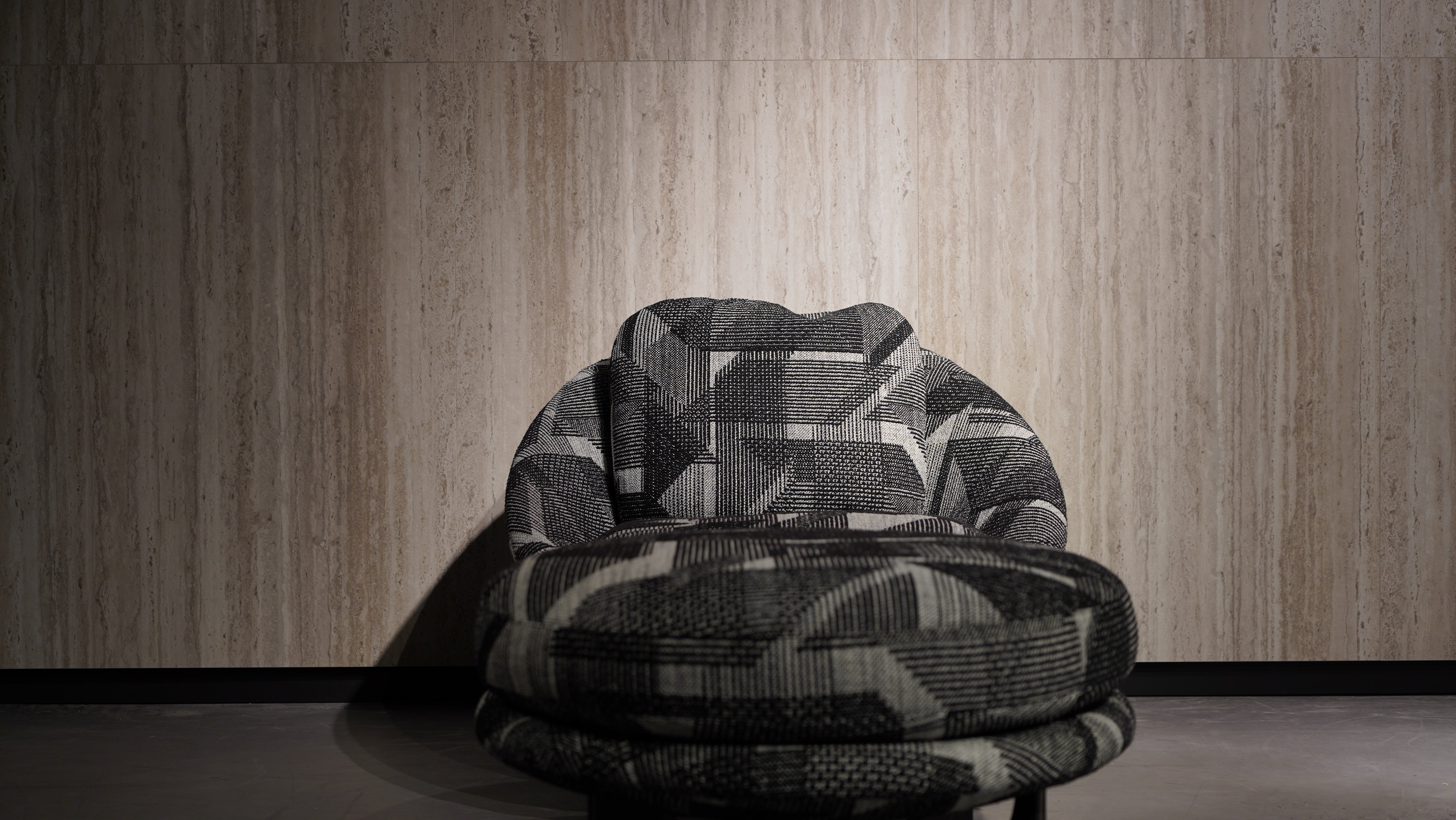 Minotti - Lido armchair with base cm 93 and footstool with base