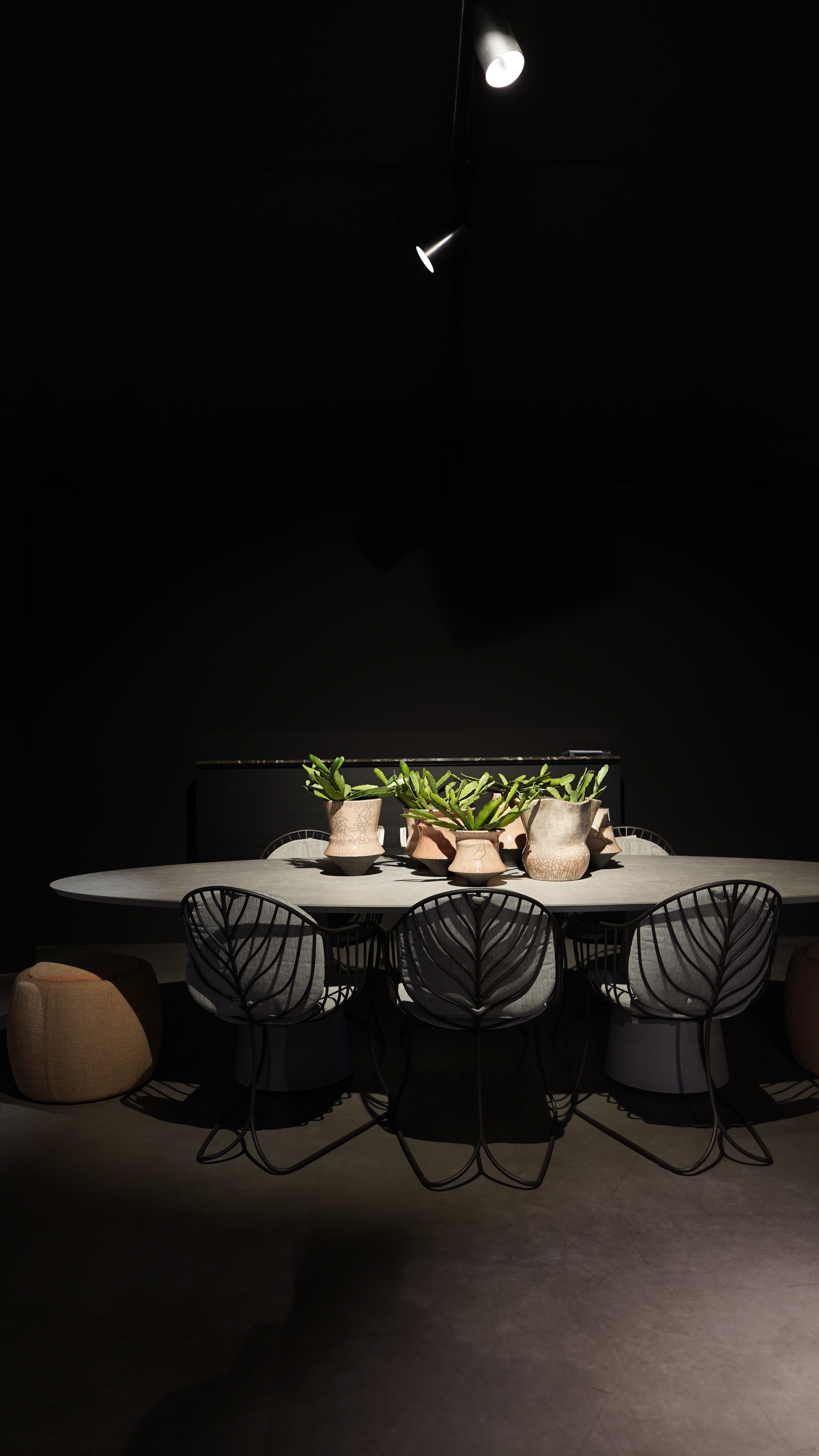 Royal Botania	- Conix dining table