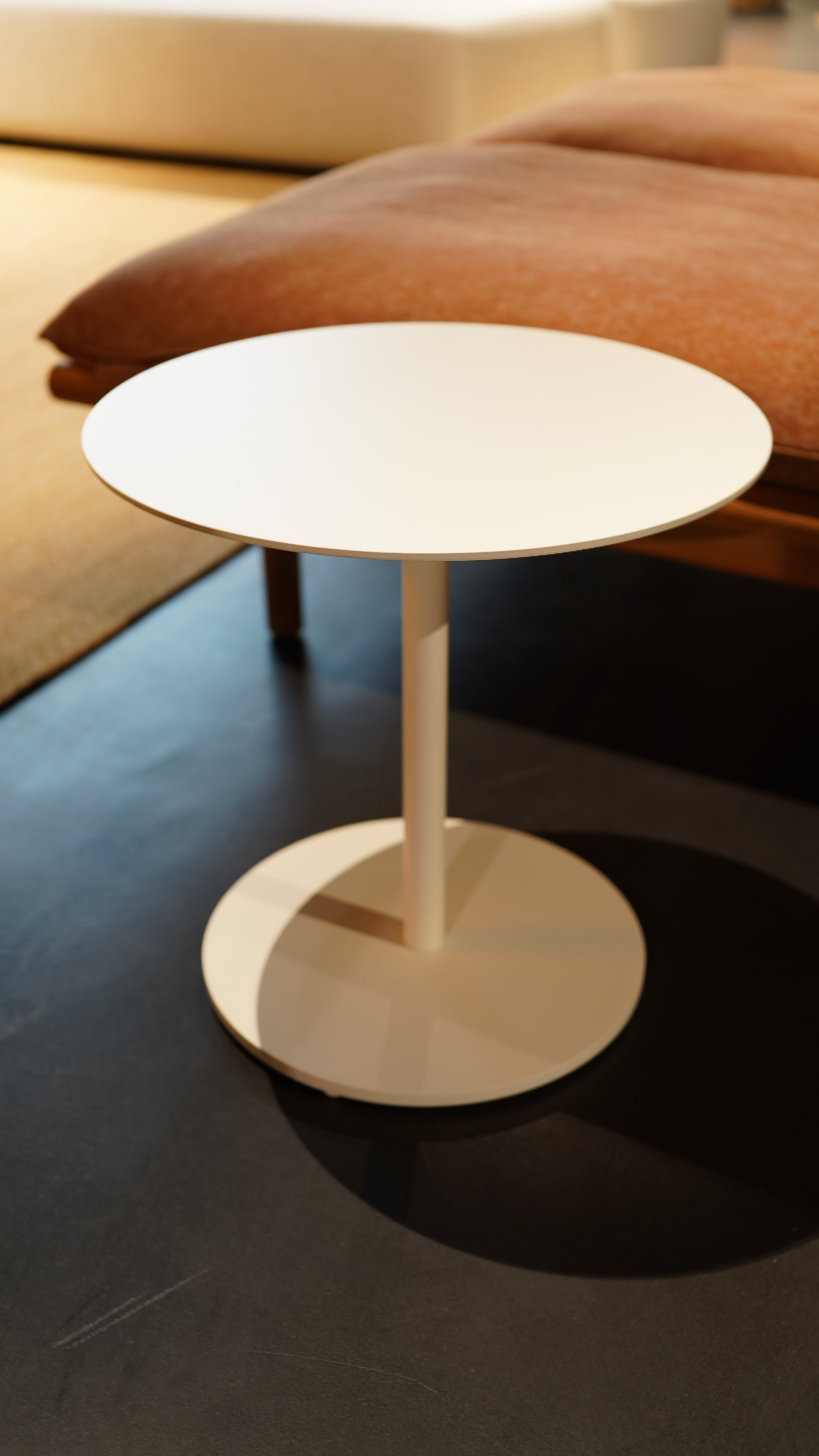 Roda - Button 045 Sidetable