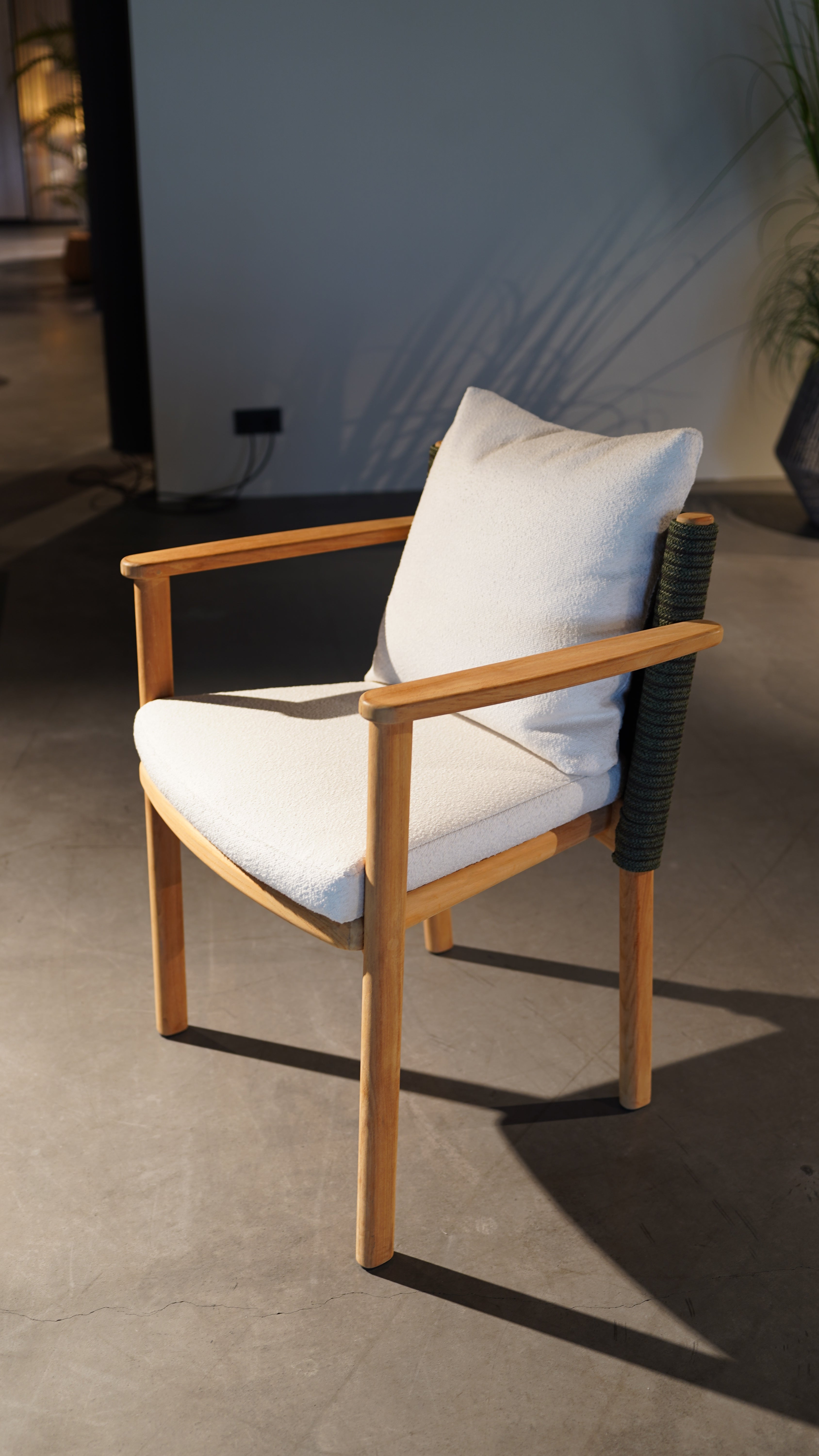Kettal - Giro Stockable dining armchair