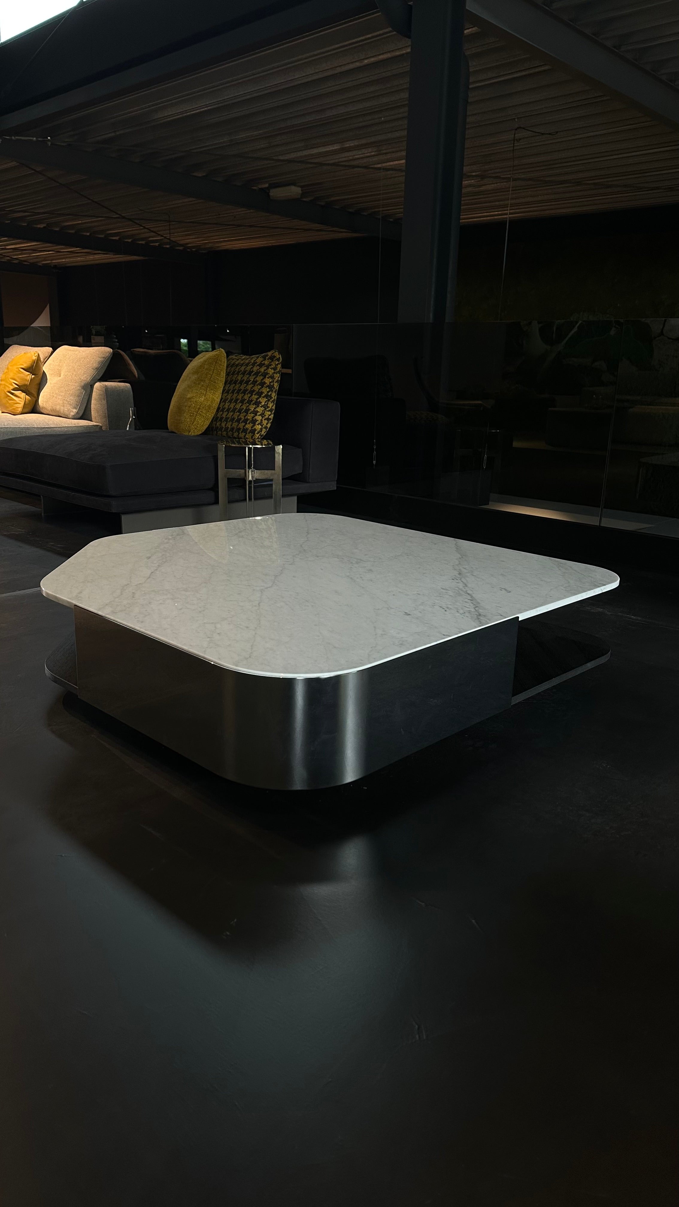 Minotti - Diagramma coffeetable 130x130xH28cm