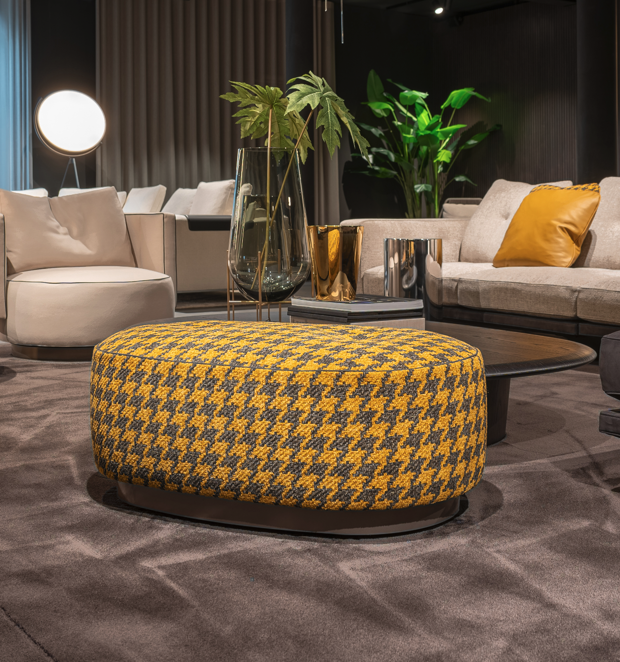 Minotti - Torii Bold Pouf curvo